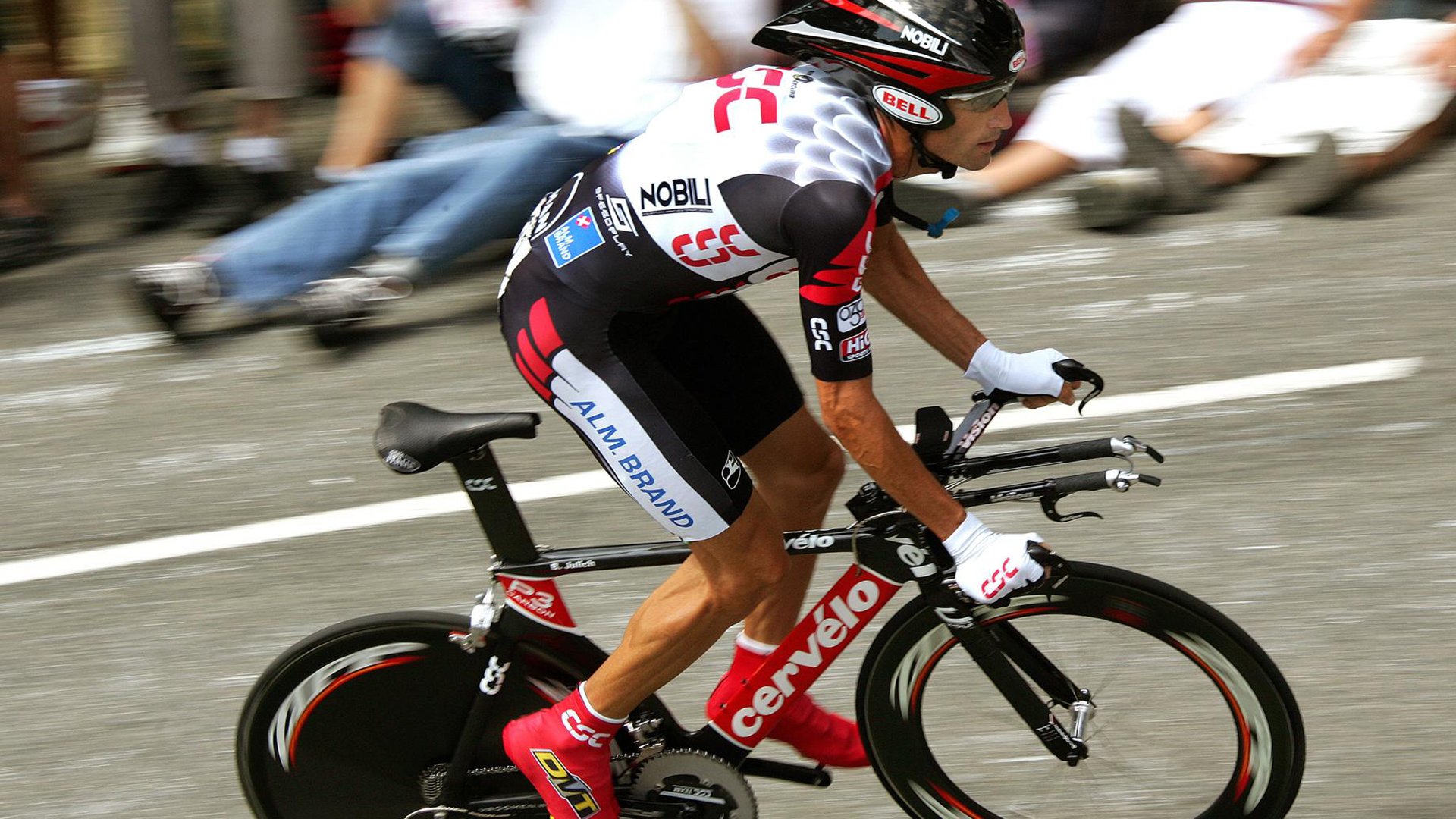 EDG举办职业选手心理适应能力培训